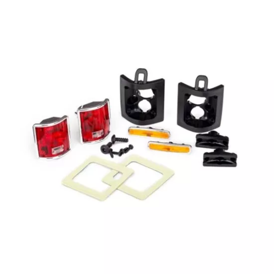 Tail lights, left & right (assembled)/ tail light retainers, left & right/ side, TRX8135