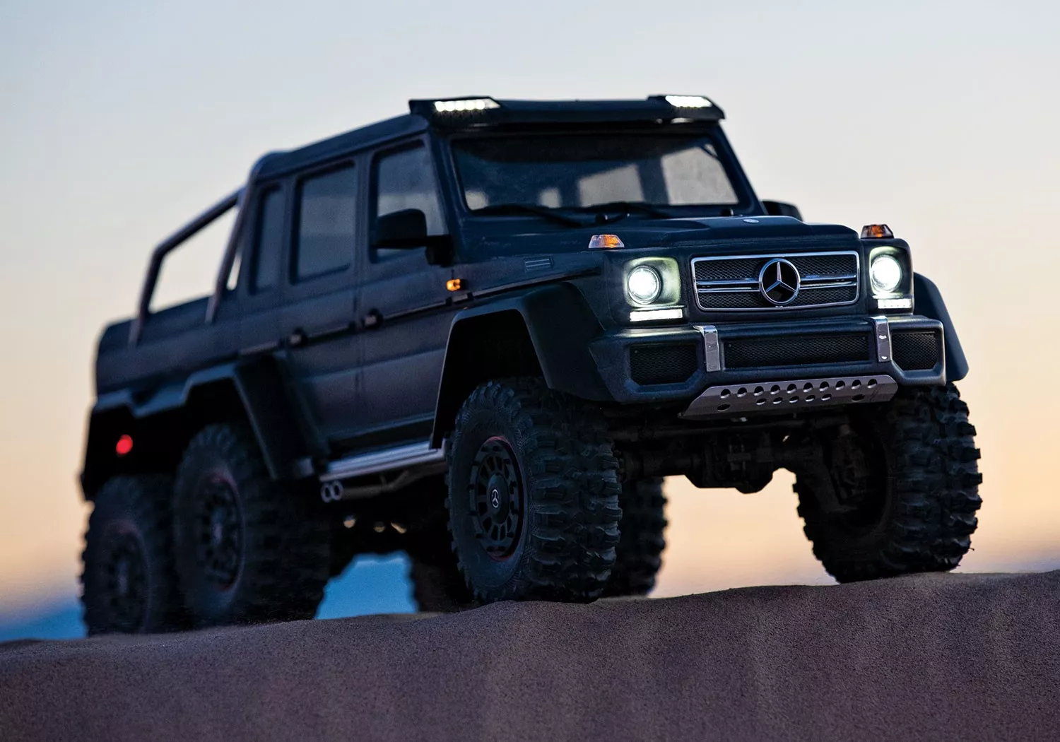Mercedes-Benz G 63 AMG 6x6 Dunes Night